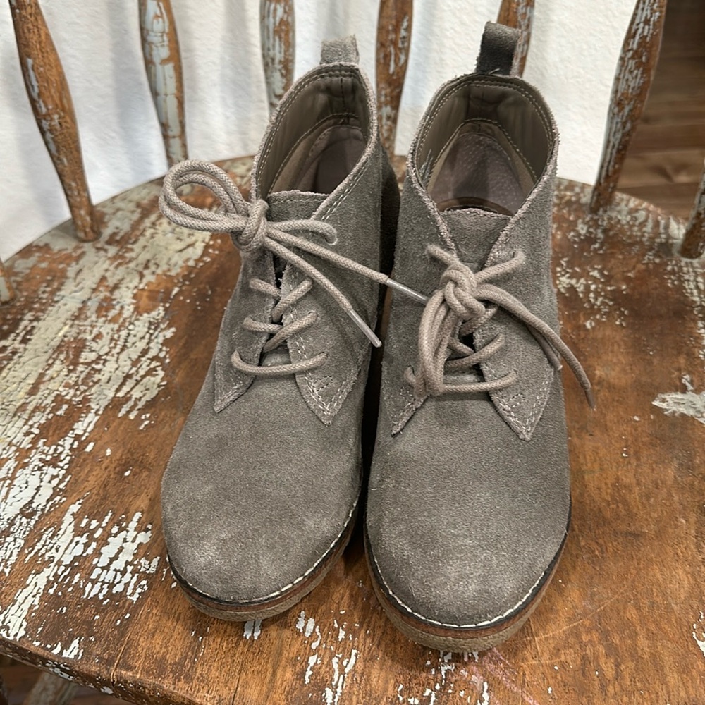 White Mountain Suede booties